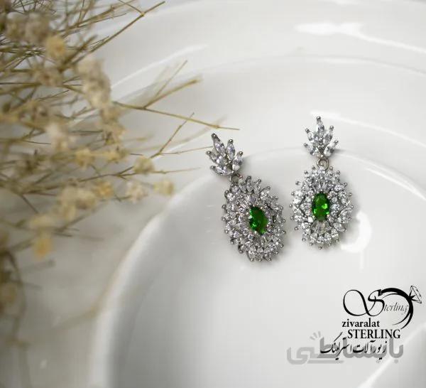 گوشواره نقره آویز با نگین سبز