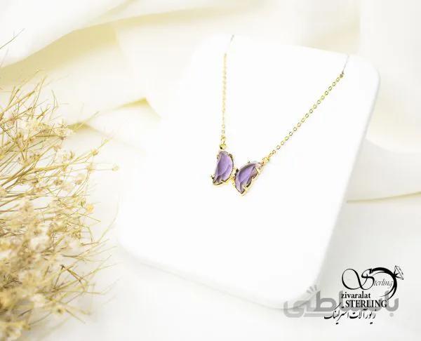 گردنبند زنانه طرح پروانه نگین بنفش