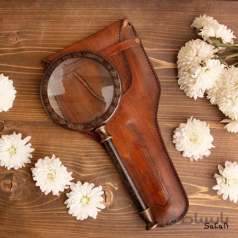ذره بیین برنجی دسته دار همراه کیف چرمی