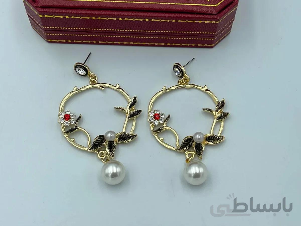 گوشواره حلقه ای برگ و مرواریدی گل قرمز