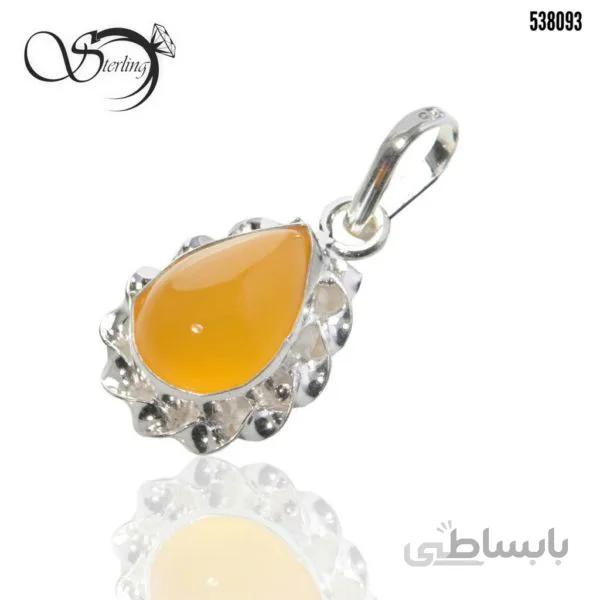 پلاک نقره زنانه با نگین عقیق زرد عیار ۹۲۵