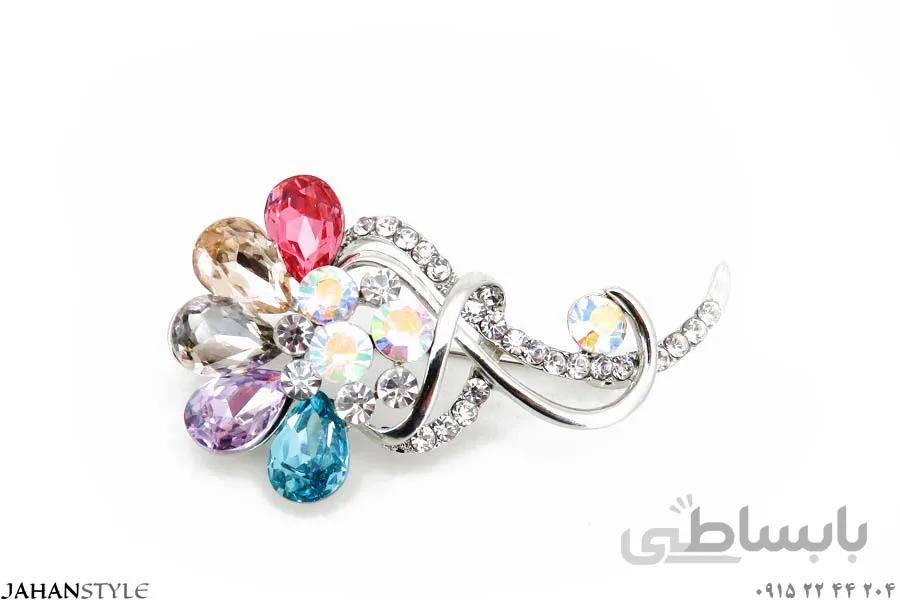 گل سینه طرح گلبرگ رنگی