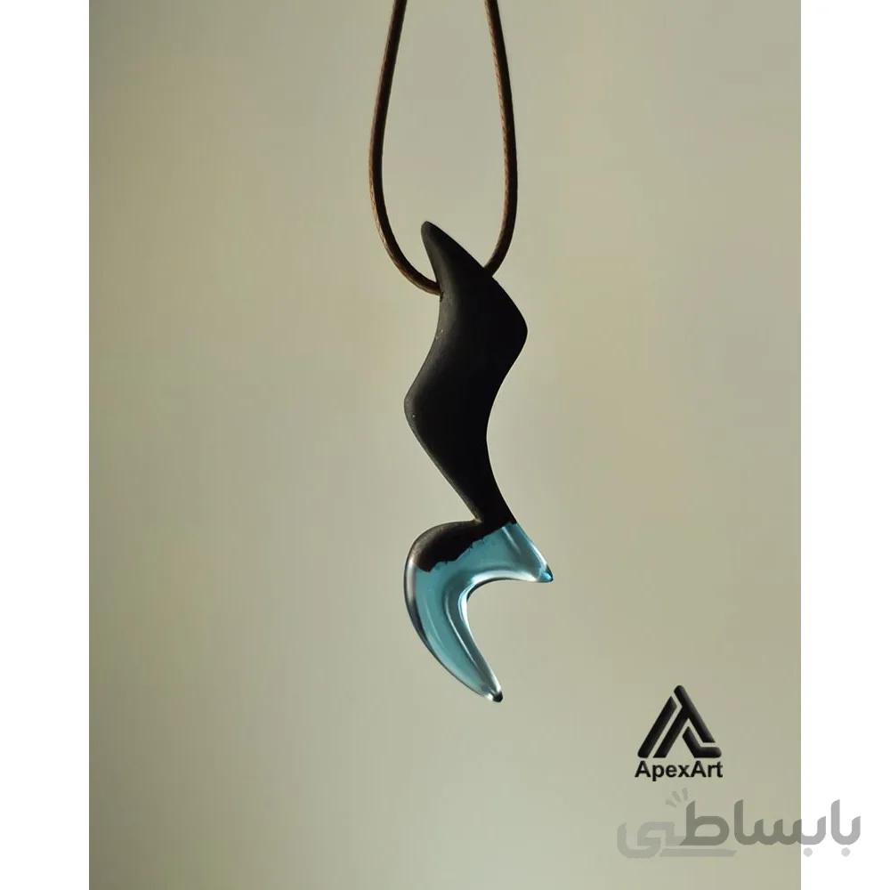 گردنبند رزینی طرح سکوت سیاه