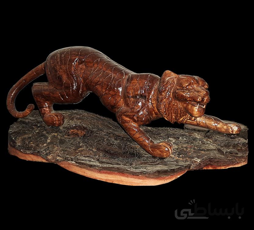 مجسمه چوبی ببر خشمگین