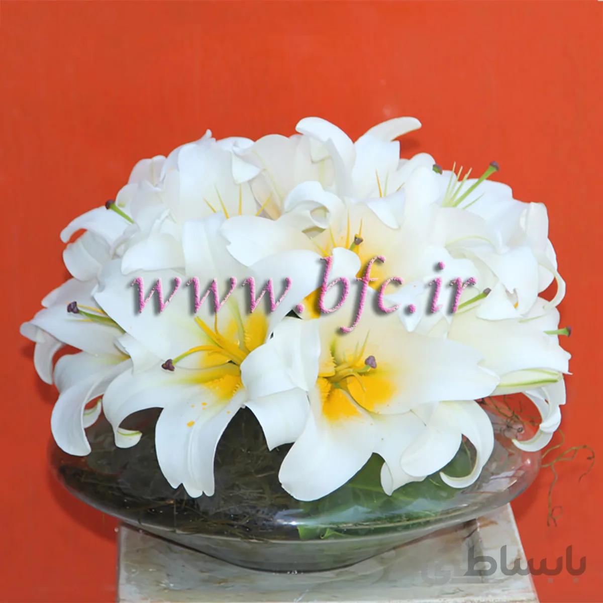 گلدان شیشه ای با لیلیوم