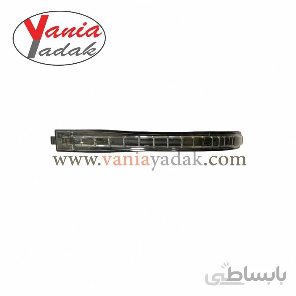 راهنما روی آینه سراتو (راننده)
