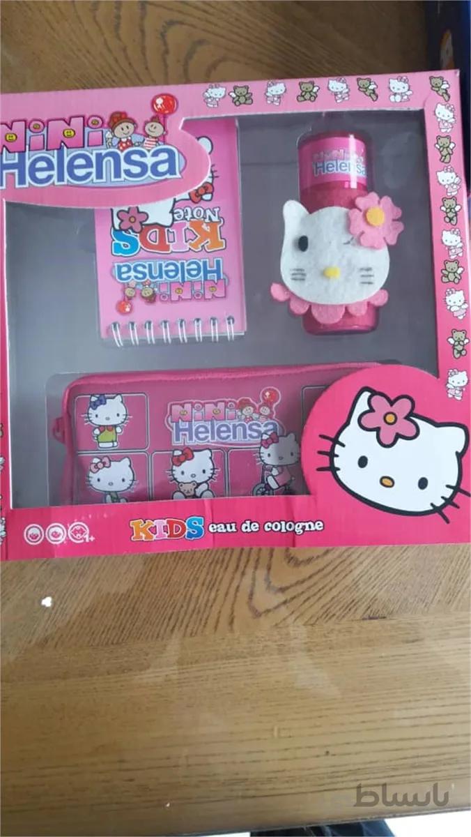 جعبه هلو کیتی شامل (اسپری بدن کودک-دفترچه یادداشت و جامدادی کیتی) ا Kitty Peach Box Includes (Baby Body Spray-Kitty Notebook and Solids)