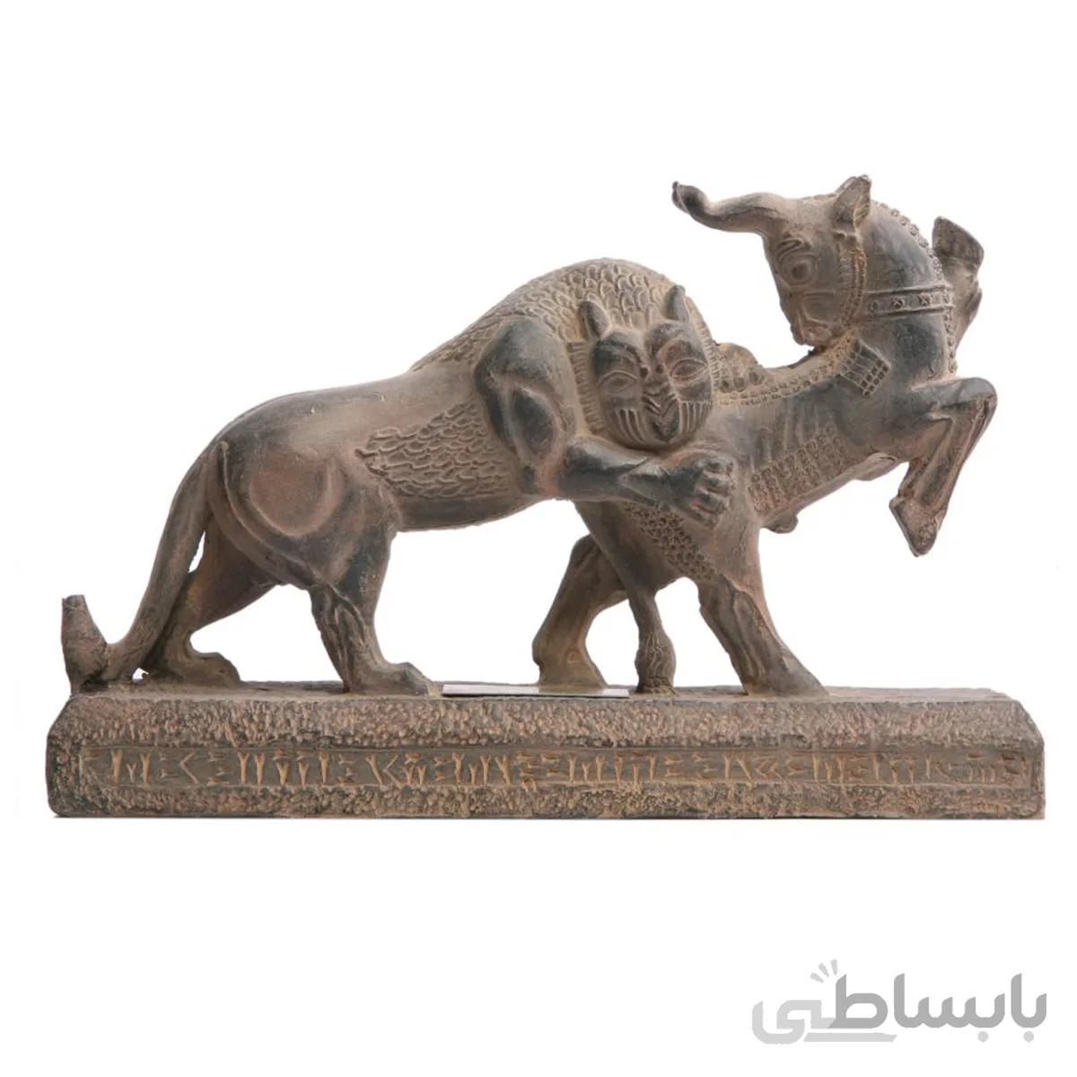 مجسمه تندیس و پیکره شهریار مدل جنگ شیر و گاو کد MO2930 سایز کوچک