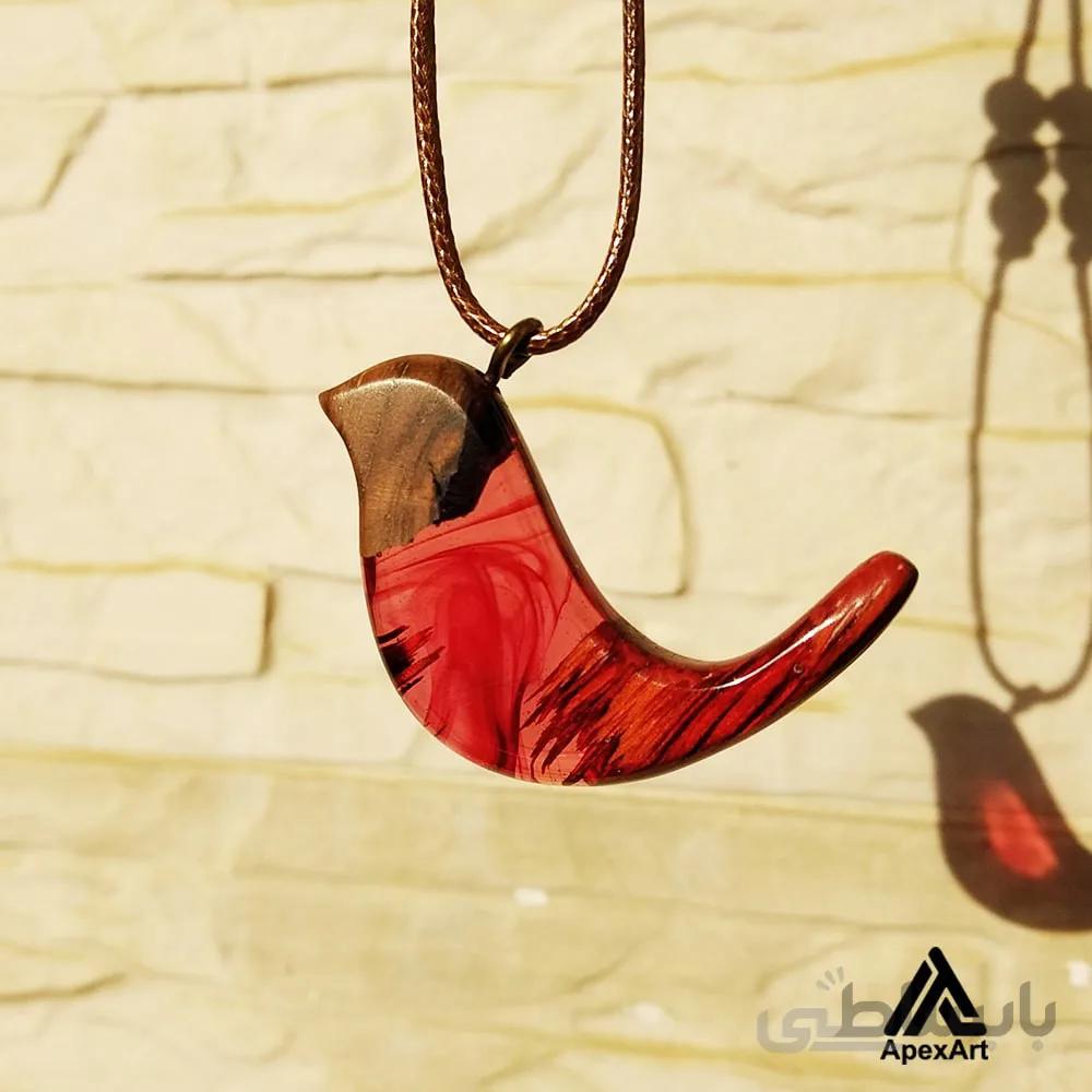 گردنبند چوب و رزین طرح مرغ آمین