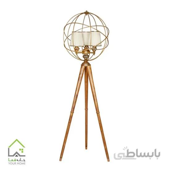 آباژور ایستاده کنار سالنی