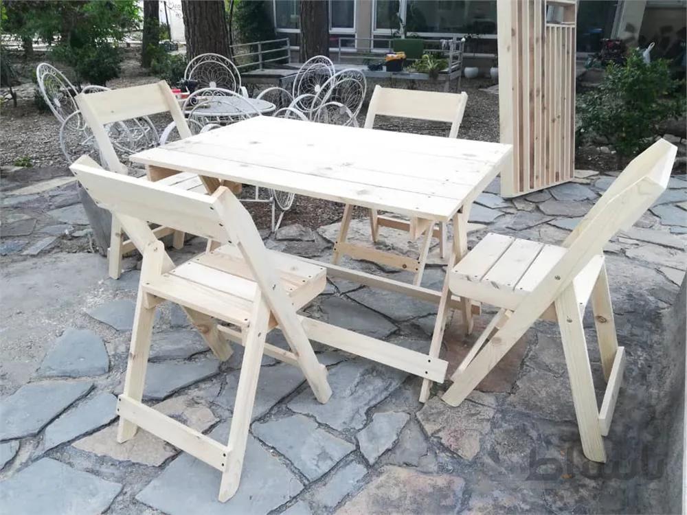 ست چهار نفره از میز و صندلی چوبی تاشو ا Four-seater set of folding wooden tables and chairs