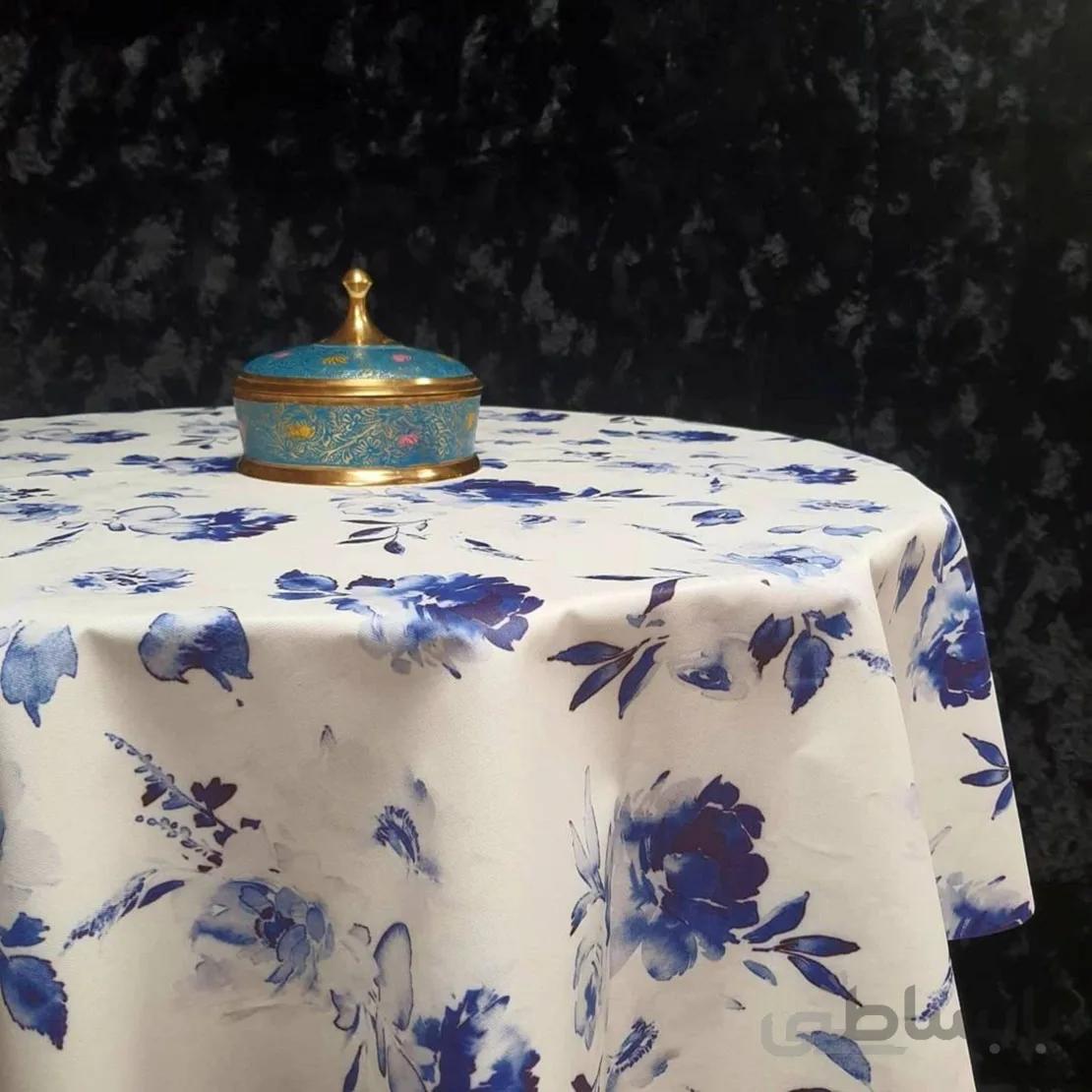رومیزی سفره ای پانو کتان رزین تاژ 8 نفره مستطیل 140*220 طرح رز آبی