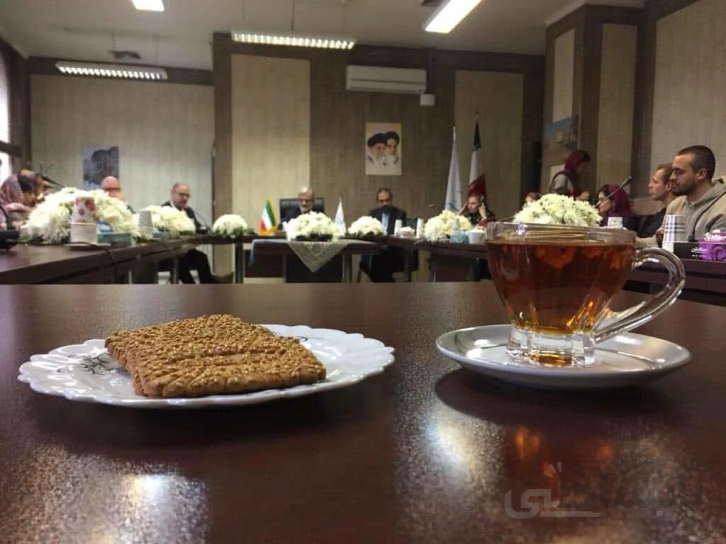 پیشخدمت اداری