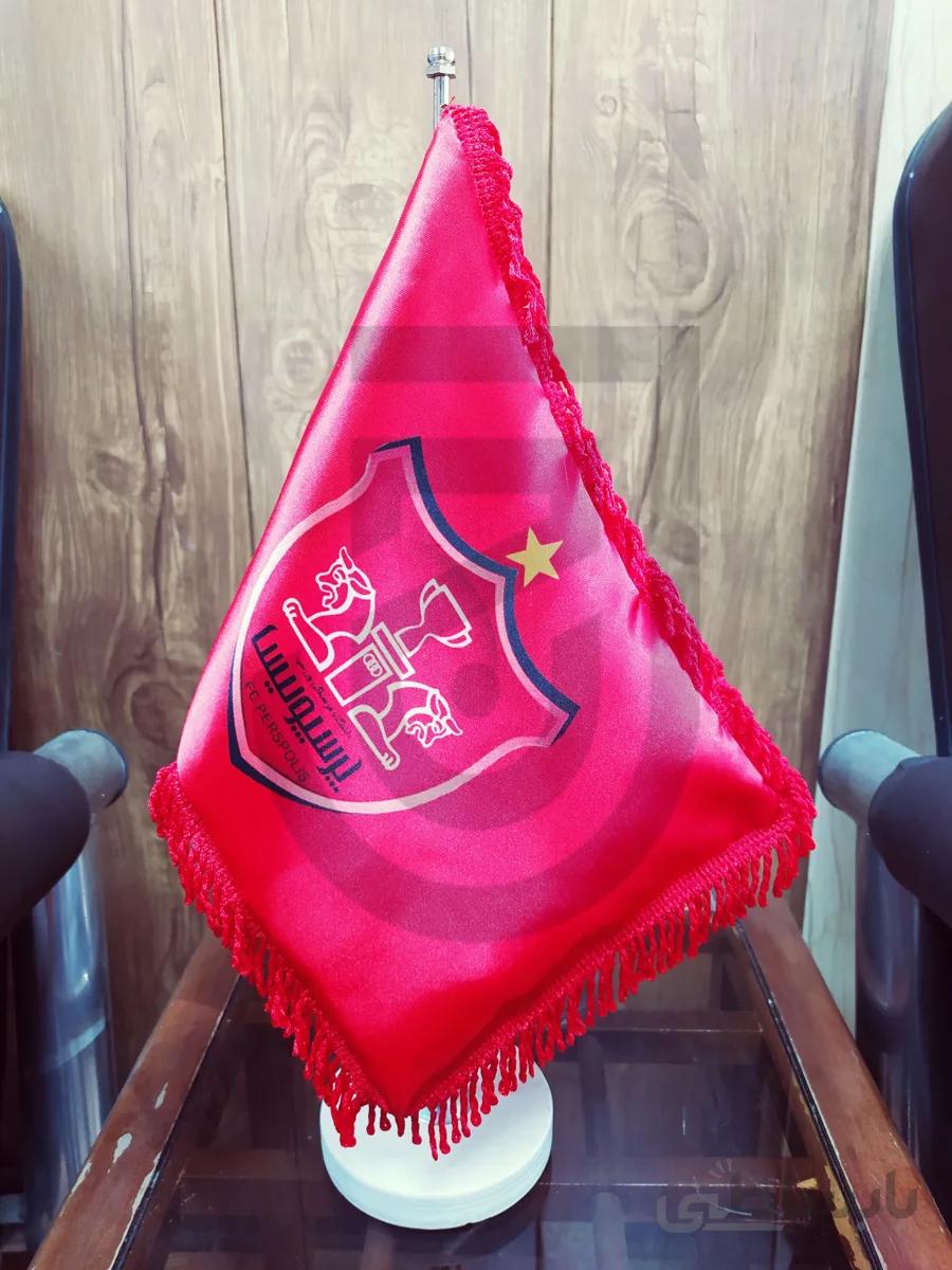 پرچم رومیزی باشگاه پرسپولیس دور ریشه