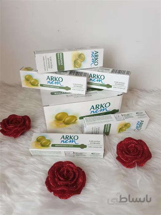 کرم داخل کیف آرکو ARKO nem ا کرم آرکو نم محصولی با کیفیت جهت نرمی دستان شما با حجم معادل 20 سی سی جهت سهولت در جابجایی