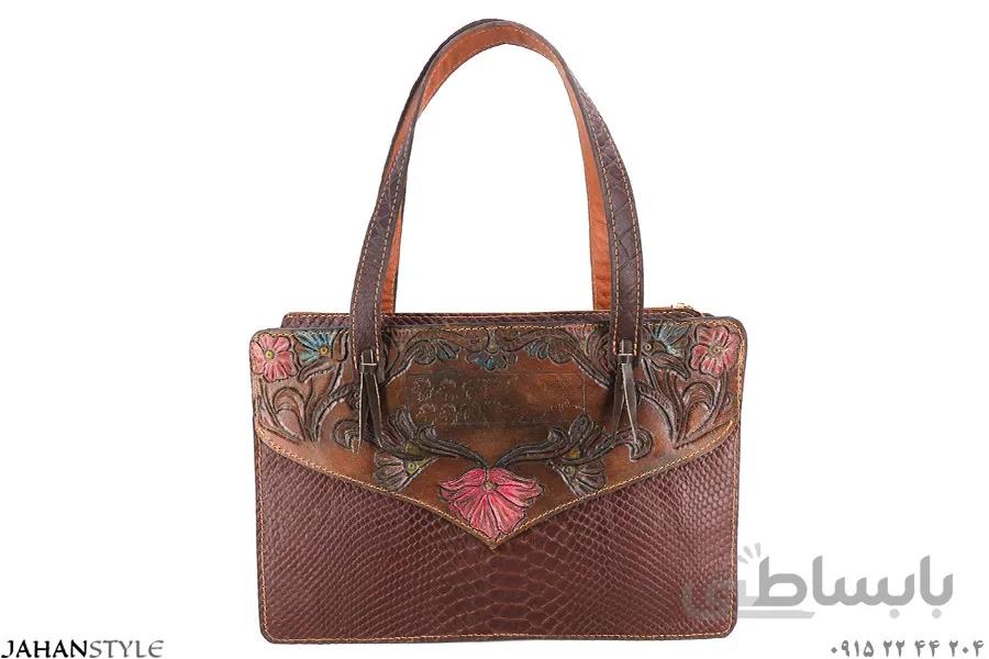 کیف دستی چرم طبیعی قلم‌زنی طرح گل