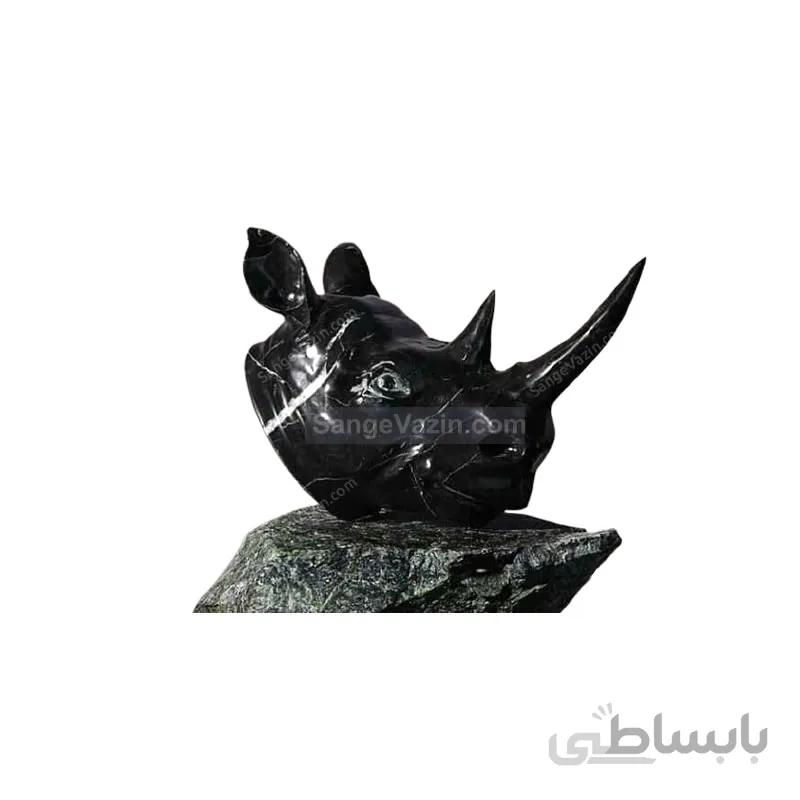 مجسمه سنگی سر کرگدن