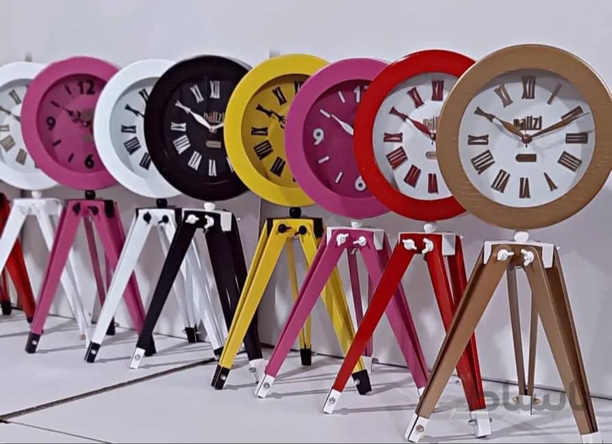 ساعت سه پایه رو میزی بسیار شیک و خاص در 7 رنگ و طرح مختلف سفید نقره ای سفید