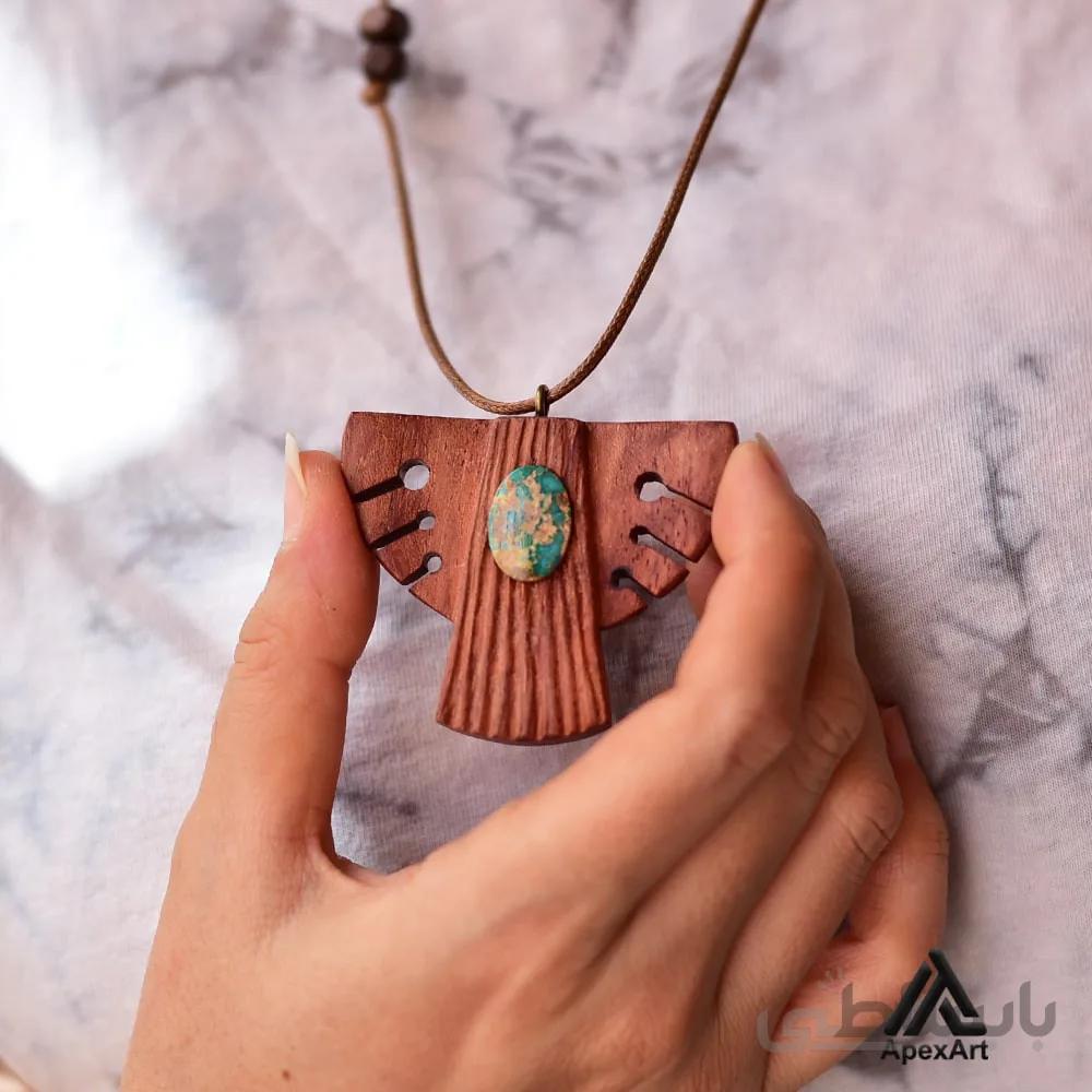 گردنبند چوبی و فیروزه طرح اهورا