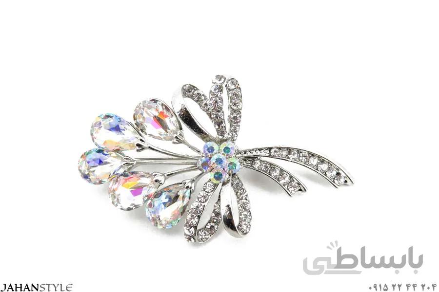 گل سینه طرح دسته گل نقره‌ای