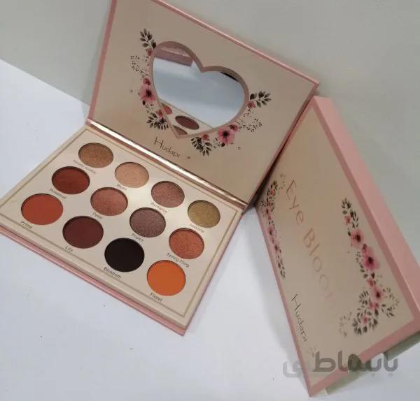 سایه بالم مخملیeye bloom