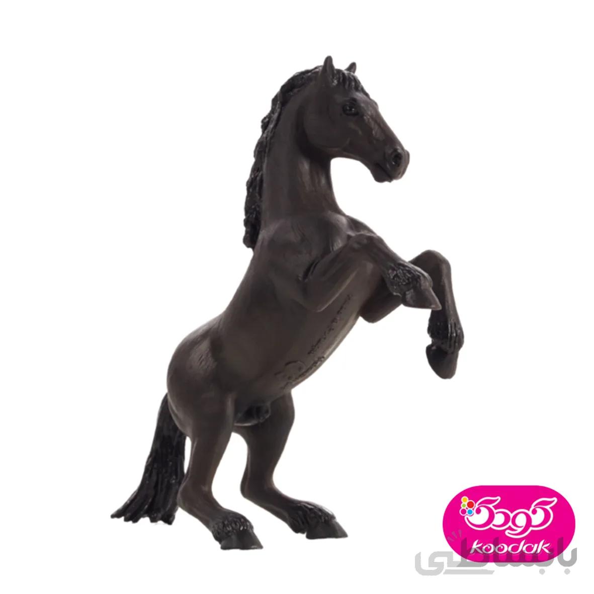 اسب سیاه ایستاده 387359 – حیوانات موجو
