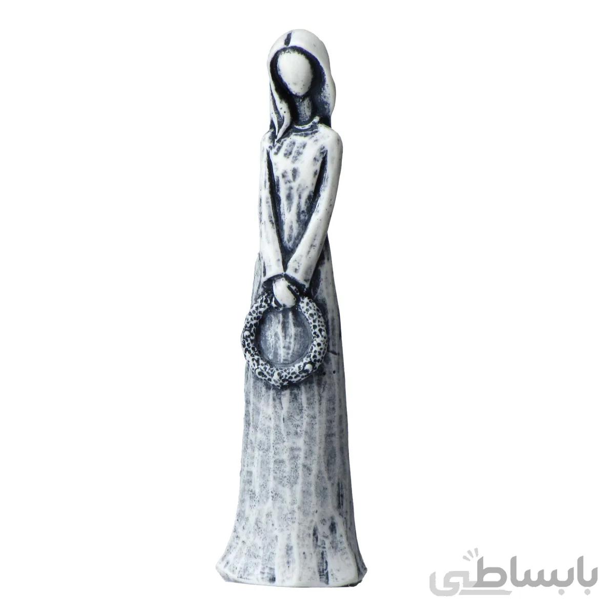 مجسمه فرشته ایستاده