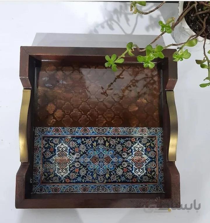 سینی چوبی با دسته فلزی کد ۱۰۲۴۳۵