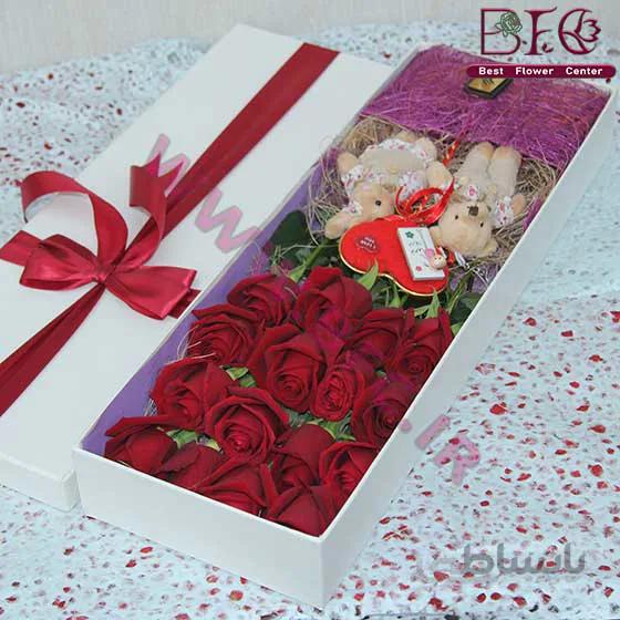 باکس سفید گل رز با عروسک