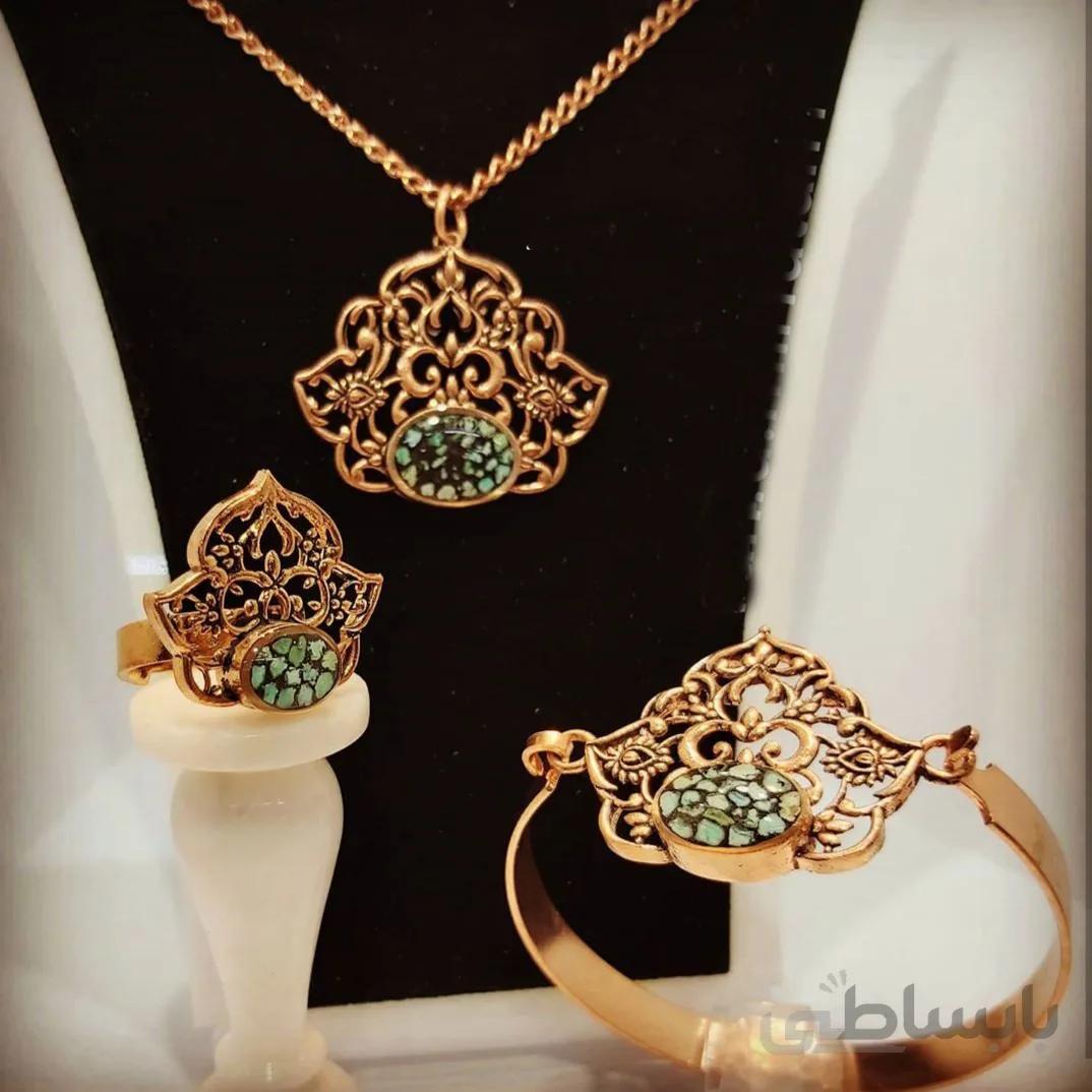نیم ست (دستبند و انگشتر و مدال) فیروزه تاج ریخته گری کد ۱۰۲۰۱۶