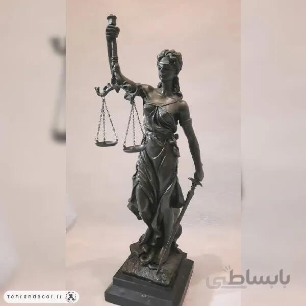 مجسمه برنز قضاوت