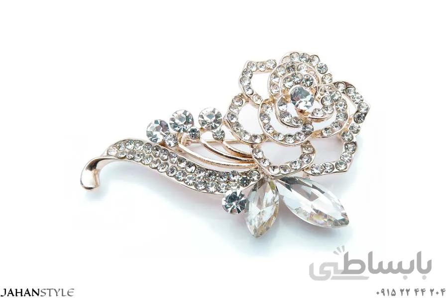 گل سینه طرح برگ و گل
