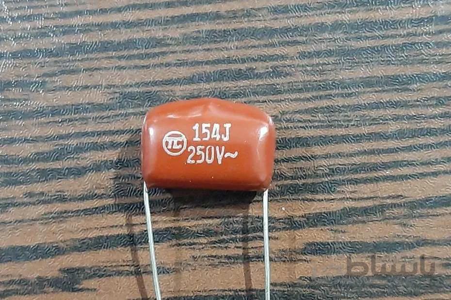 POLYESTER 250V 150nF – خازن پلی استر، ۲۵۰ ولت، ۱۵۰ نانوفاراد