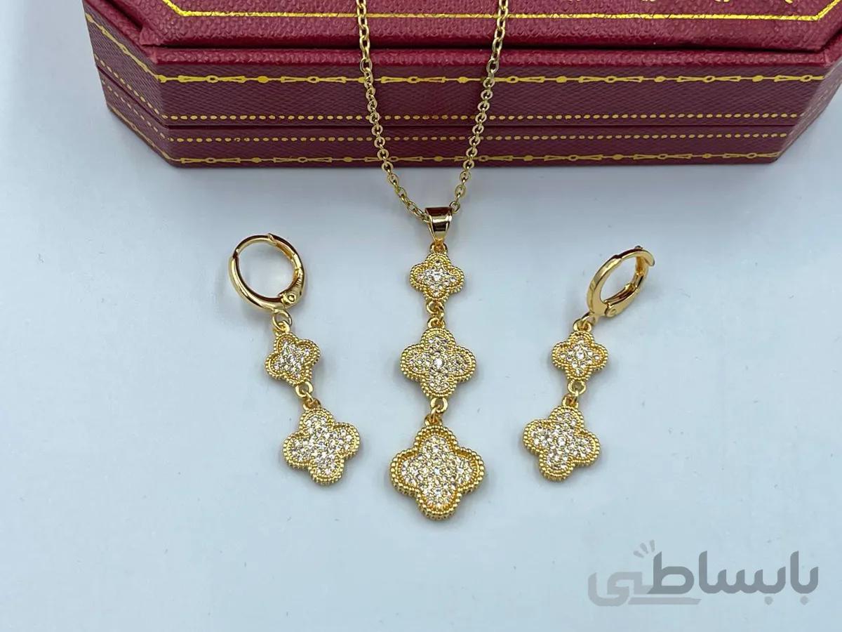 نیم ست ونکلیف نگین کاری در دو رنگ طلایی و نقره ای