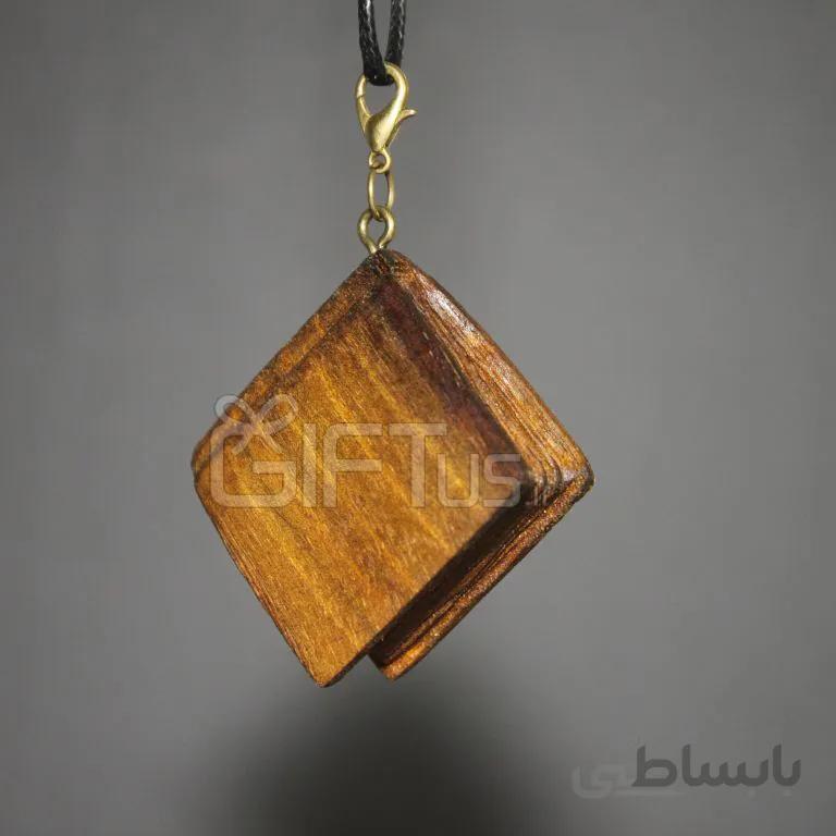 گردنبند چوبی طرح کتاب اول