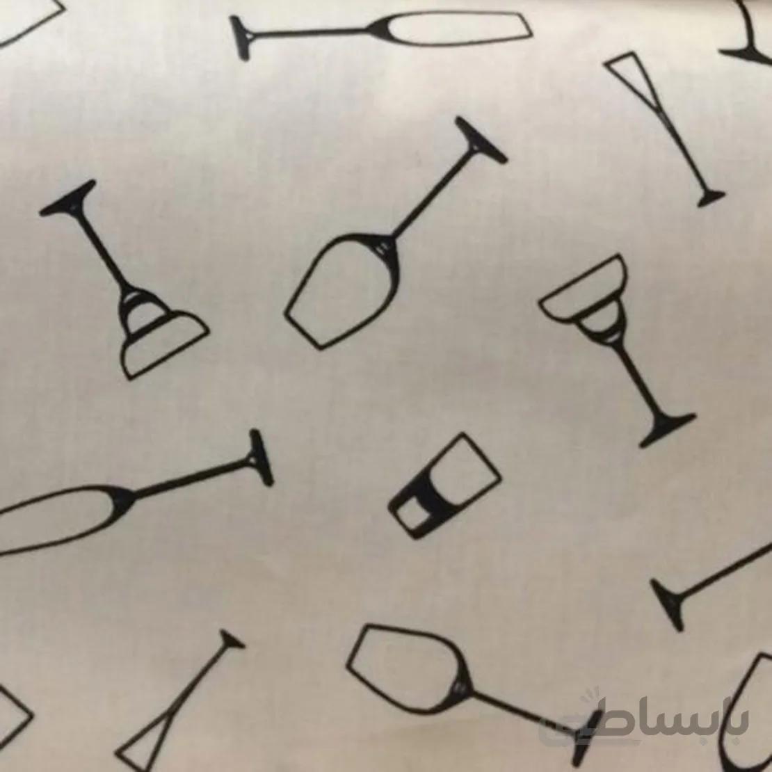 رومیزی 4 نفره مربع طرح گلس کرم