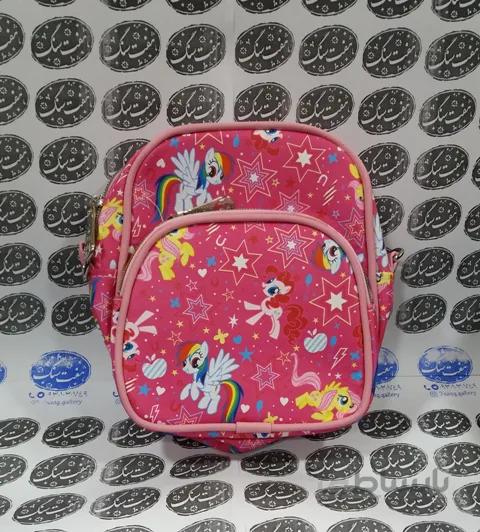 کیف دوشی پونی ۲ جیب ابعاد18*18 cm دارای بند آویز رنگ صورتی