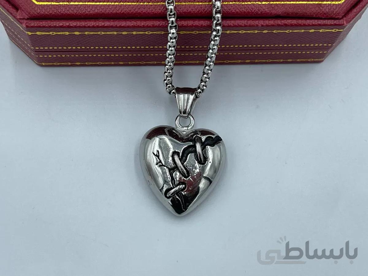 گردنبند قلب شکسته بخیه خورده