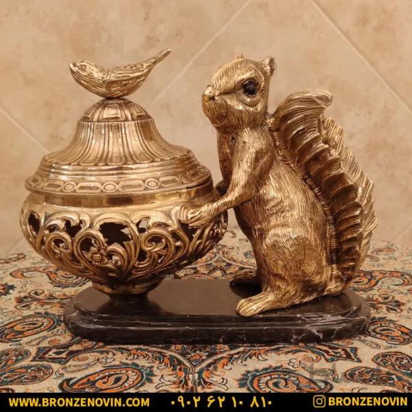 شکلات خوری برنزی طرح سنجاب پایه سنگی