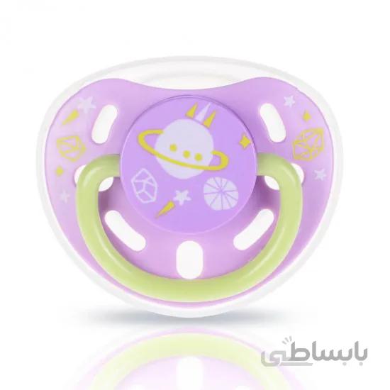 پستانک ارتودنسی کیدزمی Kidsme با رکاب شب تاب سایز S رنگ بنفش