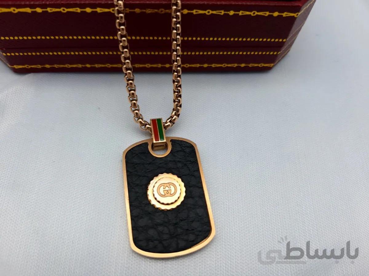 گردنبند مردانه گوچی با لایه چرم و لوگو