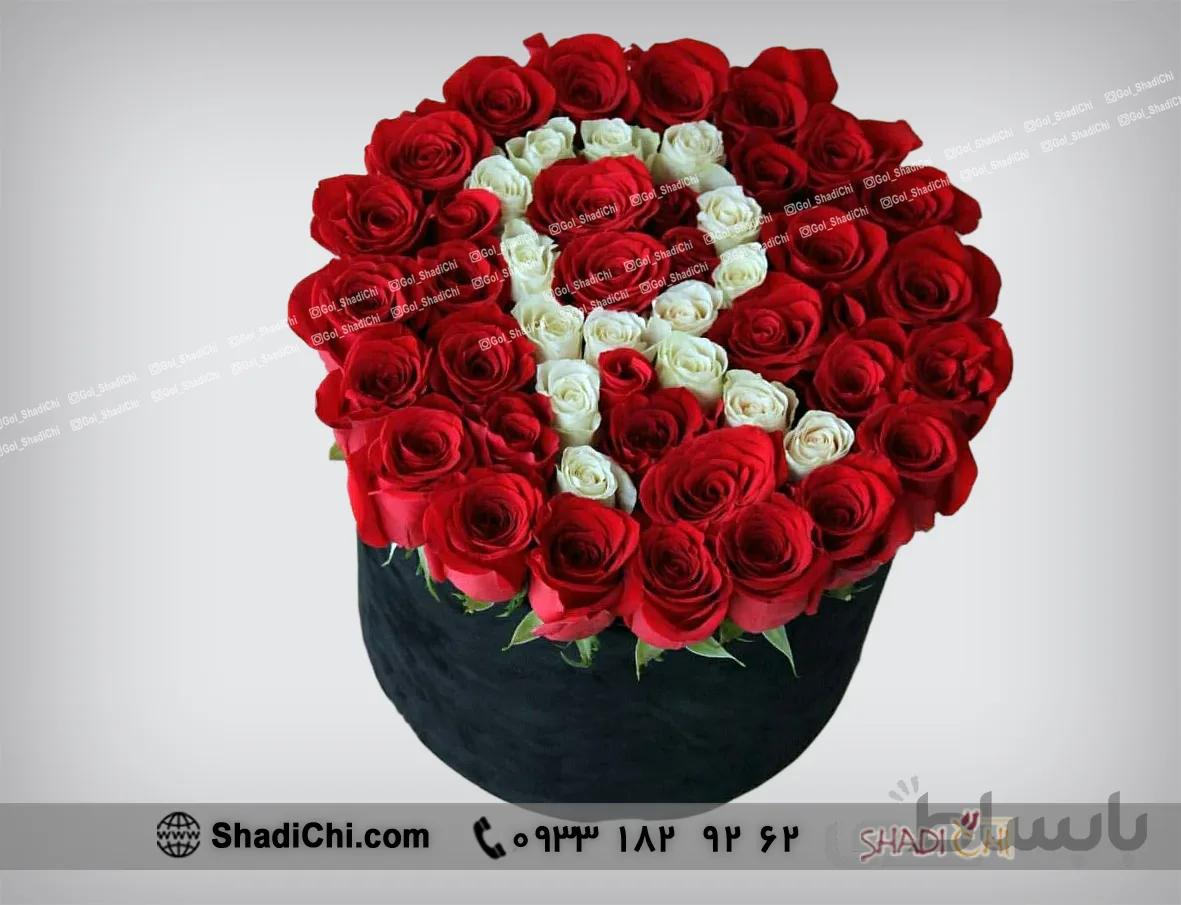 باکس گل حرف R استوانه هارد باکس با گل رز سفید و قرمز شماره ۱۷۴