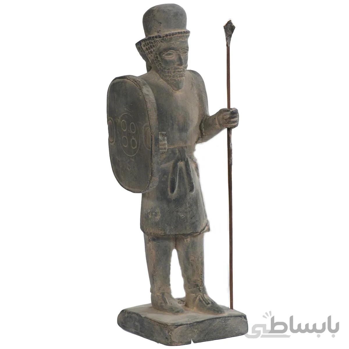 مجسمه تندیس و پیکره شهریار مدل سرباز نیزه دار مادی کد MO2240 سایز کوچک