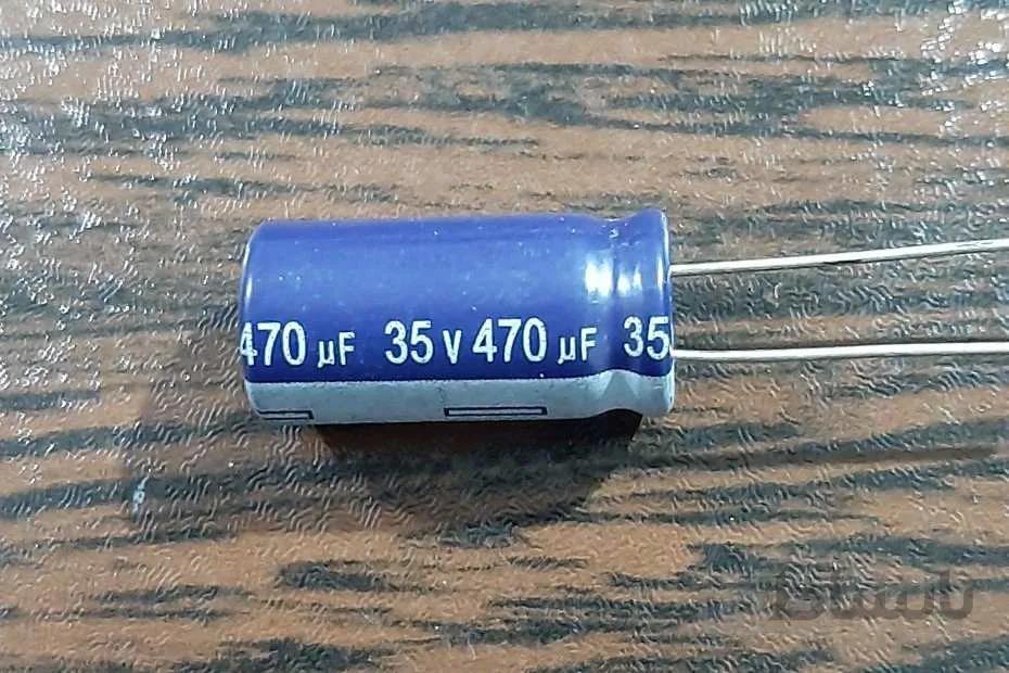 AiSHi 35V 470uF – خازن الکترولیت، ۳۵ ولت، ۴۷۰ میکروفاراد