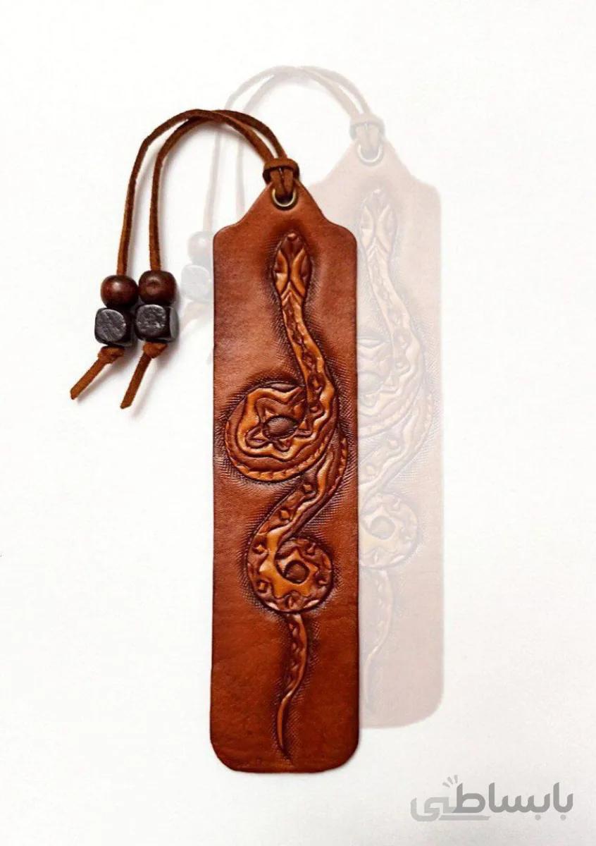 بوک مارک چرم طرح مار (چرممنوچهری)
