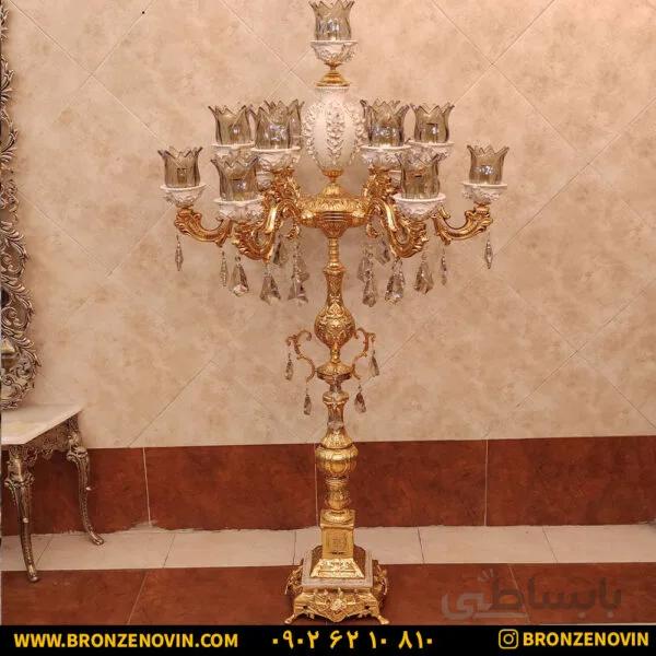 آباژور برنزی ایستاده کنار سالنی شاخه نیلوفر آبکاری طلا براق