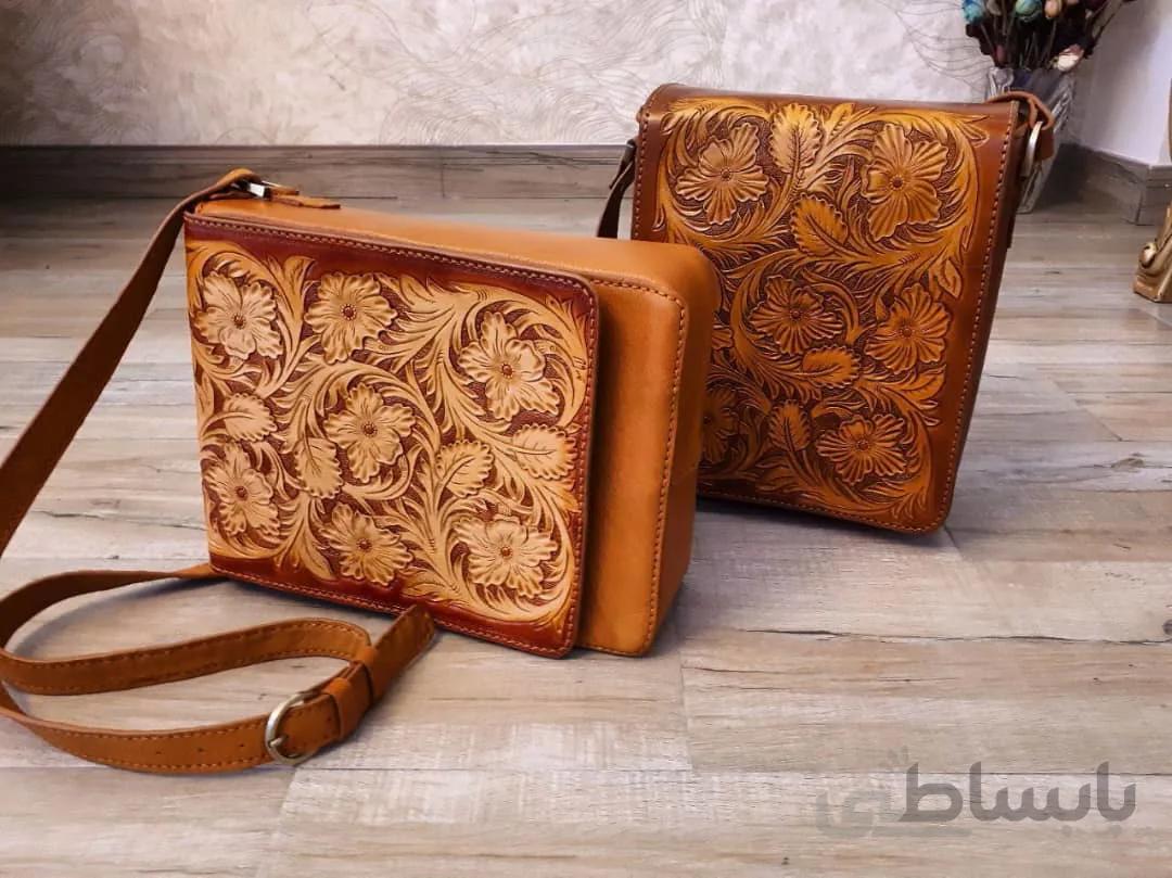 کیف چرم طبیعی دستدوز حکاکی شده