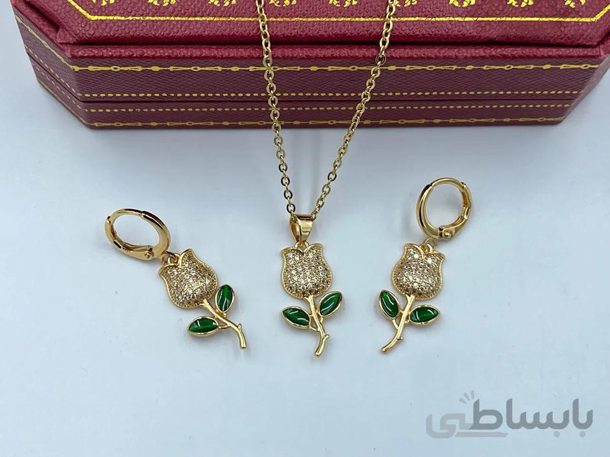 نیم ست طرح گل با برگ سبز