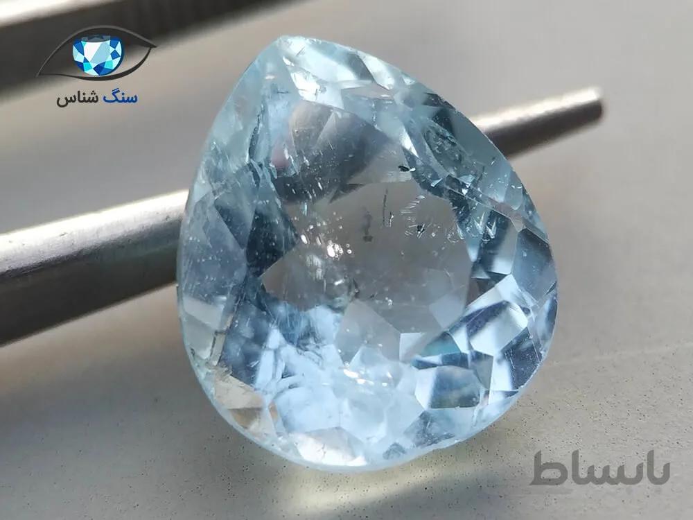 سنگ توپاز آبی آسمانی اشکی 7.1 قیراط