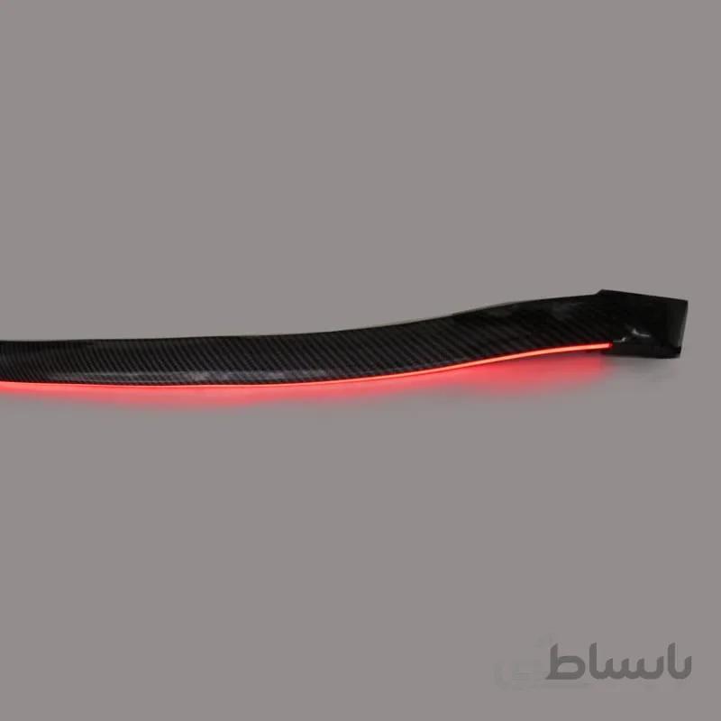بال عقب چراغ دار خودرو